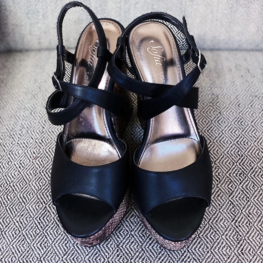 Sofia Vergara Black Strappy Snakeskin Wedges